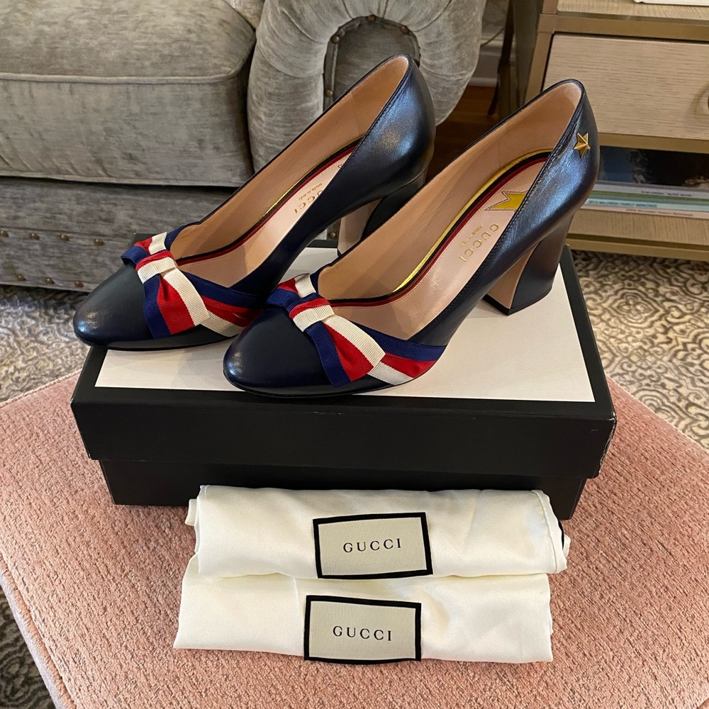 Gucci Shoes - Like NEW!!